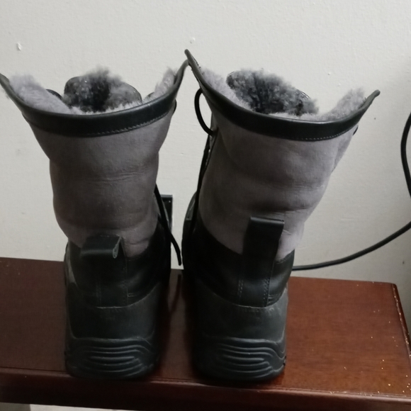 Waterproof UGG BOOTS - Picture 4 of 8